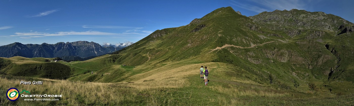 25 Scendiamo dal Collino per poi salire a dx per la Baita Foppa (alta).jpg